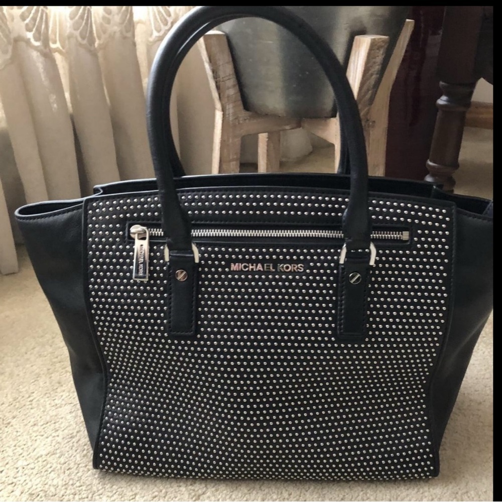 Authentic Micheal Kors Grommet Bag!
